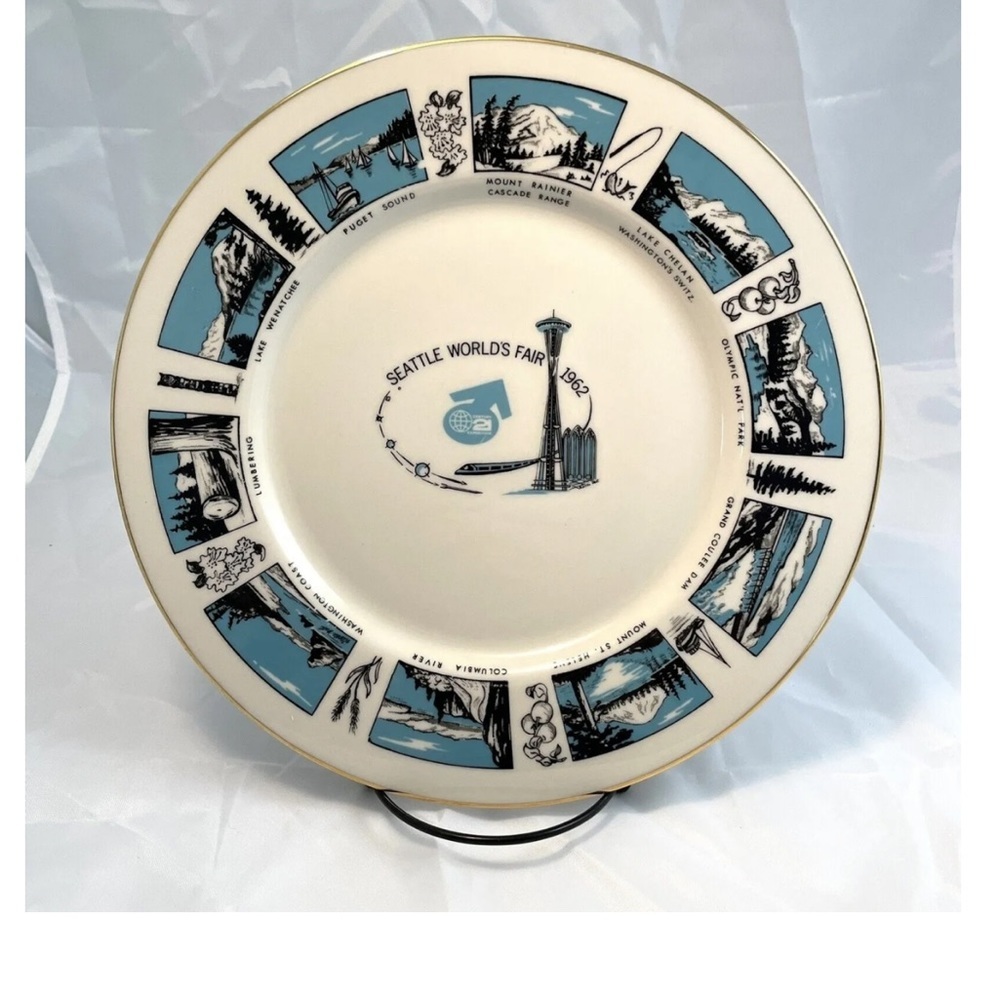 Seattle World's Fair 1962 Souvenir Plate Space Needle Viletta's Art Studio Gold